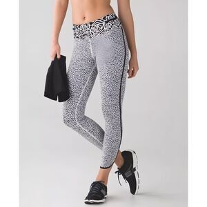 Lululemon Real Quick Tight 7/8 Leggings Miss Mosaic White/ Posey Black size 8